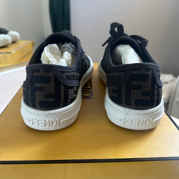 FENDI domino sneaker . Used once - Picture 7 of 7